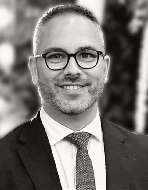 José María Marcolaín, Marco, sonriendo en un retrato en blanco y negro.
